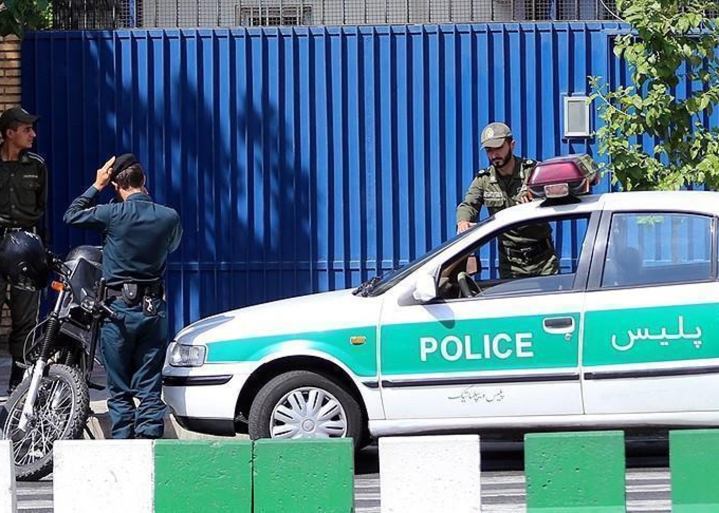 İranda polis ÖLDÜRÜLDÜ