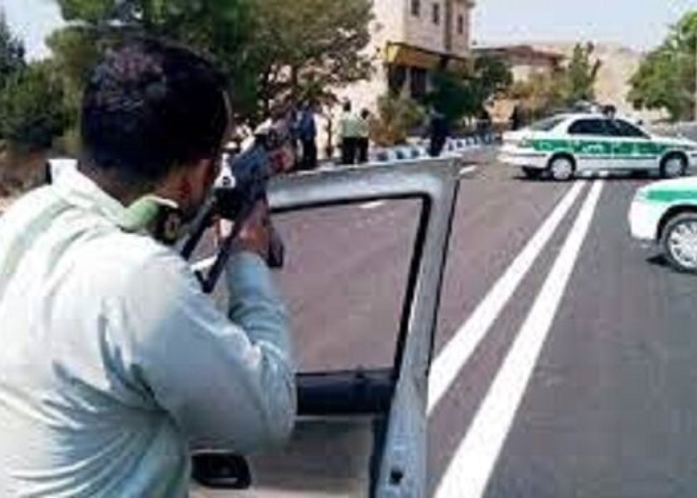 İranda polis leytenantı öldürüldü