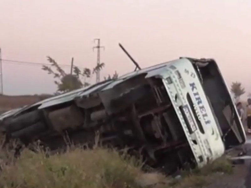 Şagirdləri daşıyan avtobus AŞDI:  xeyli sayda yaralı var - VİDEO