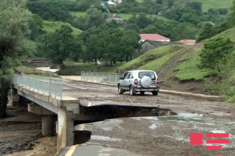 Cəlilabadda bənd dağıldı:  Ələt-Astara yolu bağlandı