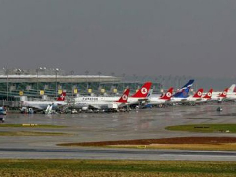 Atatürk hava limanında atışma:  yaralanan var