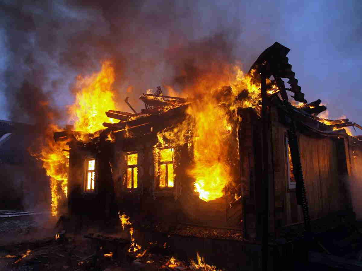 3 otaqlı ev yandı,  yaralı var -Cəlilabadda