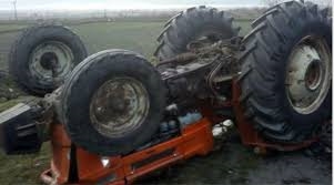 Traktoru aşırdı: Altında qalıb öldü