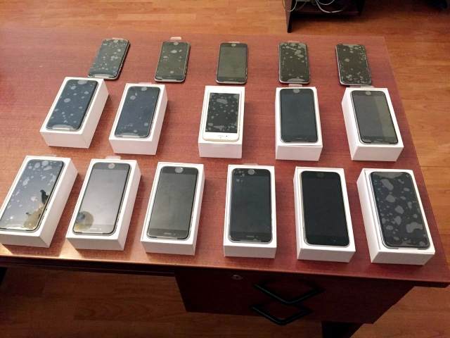 Mağazadan 24 ədəd mobil telefon oğulandı 