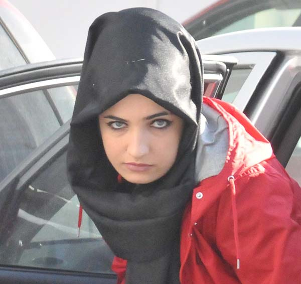 Özünü polis kimi təqdim edən hicablı qadın saxlanıldı - FOTOLAR