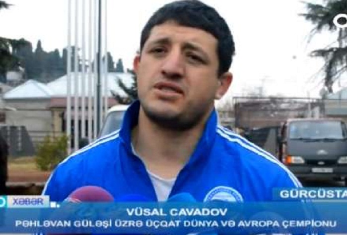 Azərbaycanlıların rekordu: dişi ilə maşın dartdı - VİDEO