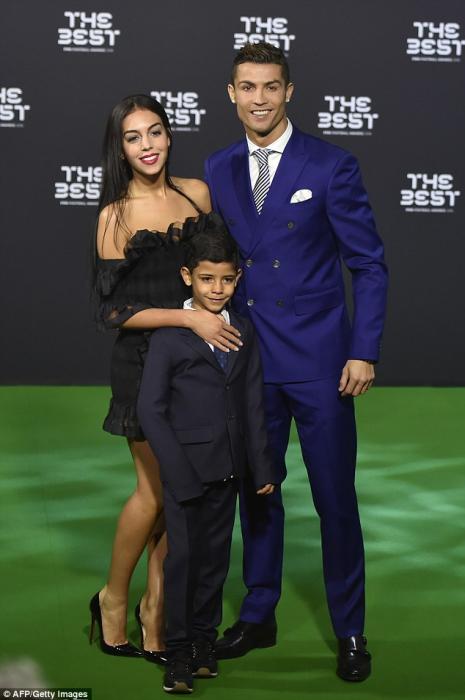 Ronaldo əkiz uşaq atası olacaq 