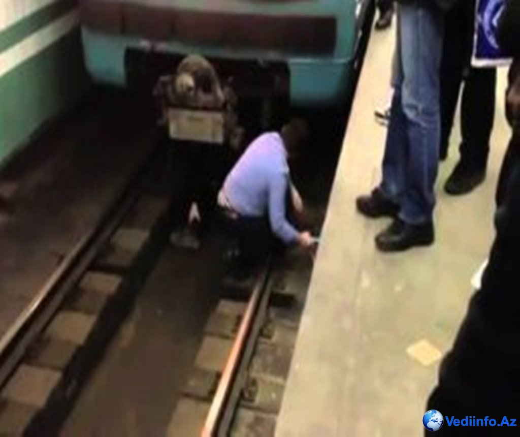 Qadın özünü qatarın altına atdı -  Bakı metrosunda