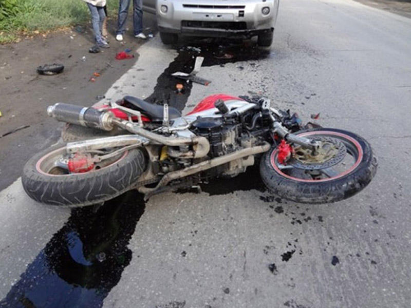 Bakıda Mercedesi ilə motosikleti vurdu -  23 yaşlı oğlan öldü