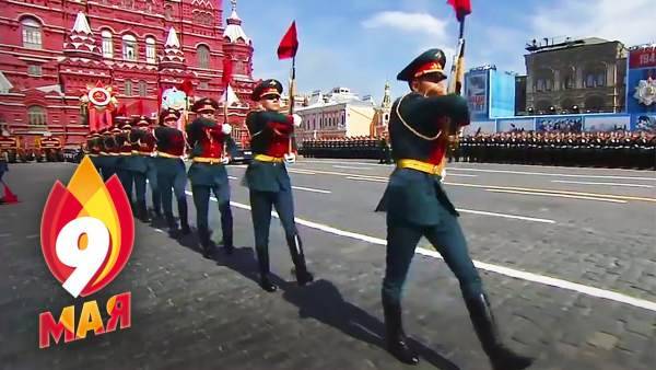 Putinin də iştirak etdiyi hərbi paraddan -  CANLI YAYIM