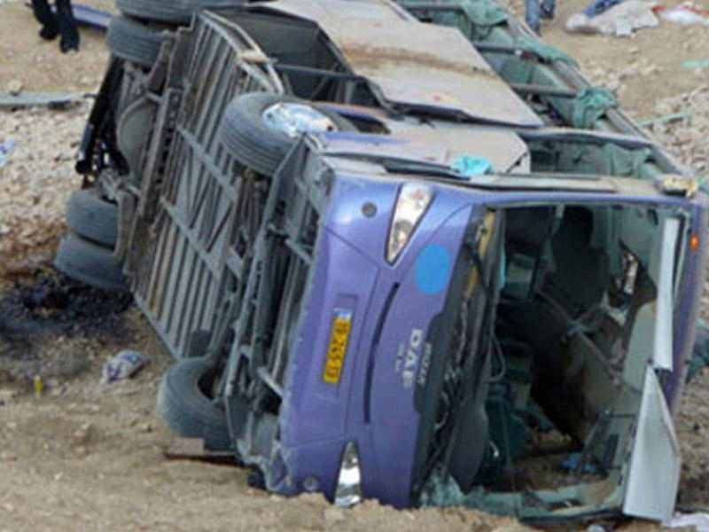 Avtobus yoldan çıxaraq çaya düşdü -  22 nəfər öldü
