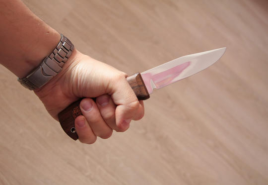 20 yaşlı gənc çayxanada bıçaqlandı - VİDEO