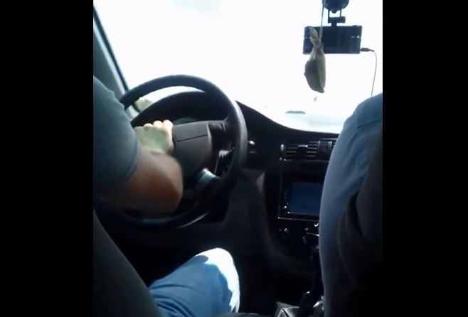 Bakıda taksi sürücüsü erməni mahnısına qulaq asdı -   VİDEO