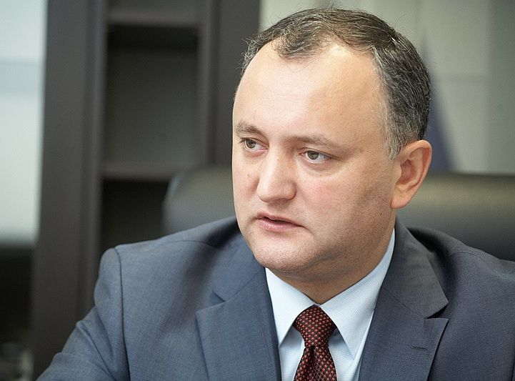 Dodon Moldova prezidenti Maya Sandunu təbrik etdi