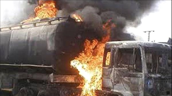 Pakistanda neft tankeri partladı: 140 ölü, 40-dan çox yaralı (VİDEO)