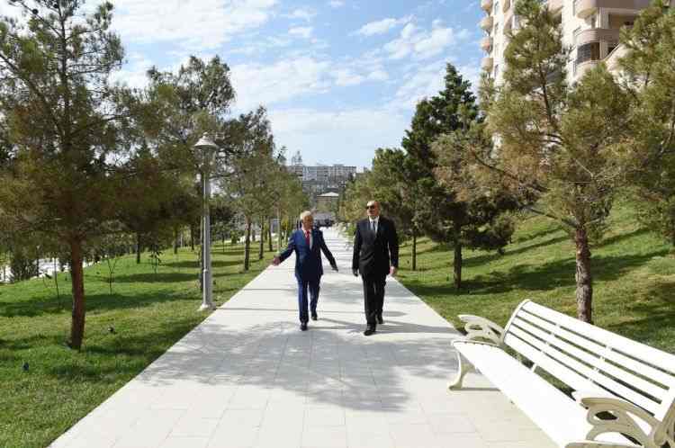 Prezident yeni salınan parkda -  FOTOLAR - YENİLƏNİB