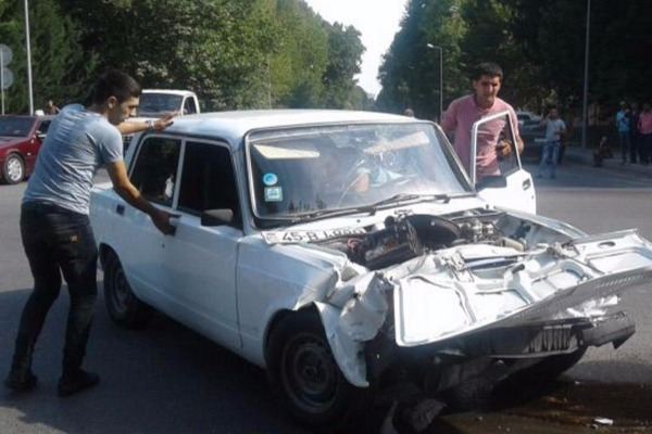 Opel və VAZ-2107 TOQQUŞDU:   Ölən və yaralananlar var