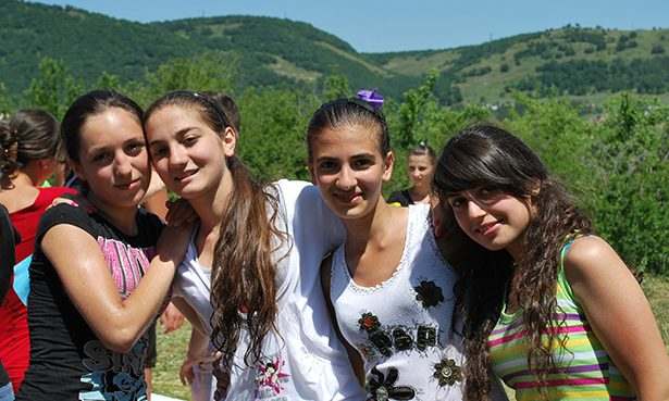 Erməni qızları Şuşada belə dincəlir -  FOTO