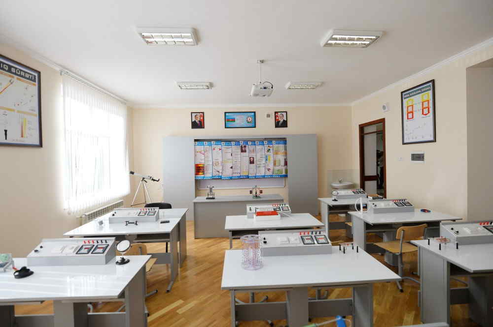 İlham Əliyev   məktəbin açılışında (YENİLƏNİBFOTO)