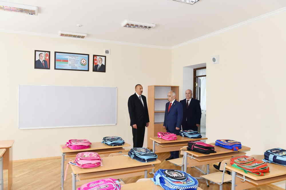 İlham Əliyev   məktəbin açılışında (YENİLƏNİBFOTO)