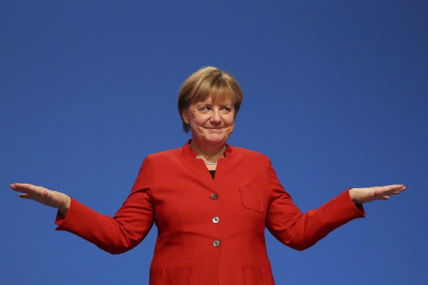 Merkel seçkilərdə   qalib gəldi