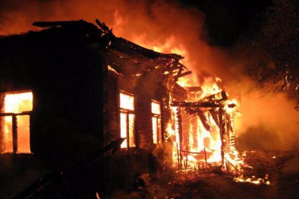  Gəncədə 3 otaqlı ev yandı 