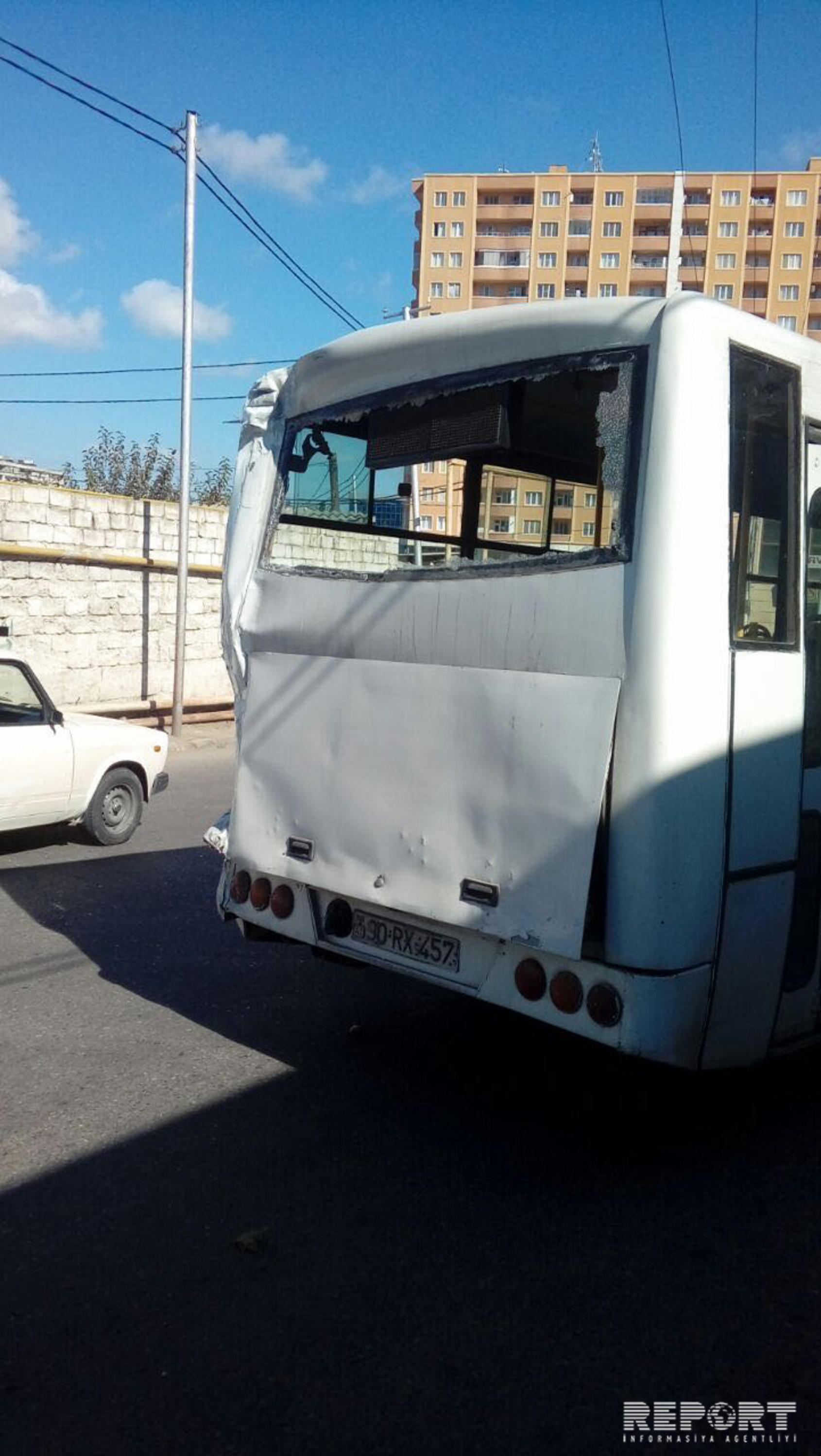 Bakıda iki avtobus toqquşdu -  XƏSARƏT ALANLAR VAR (FOTOLAR)