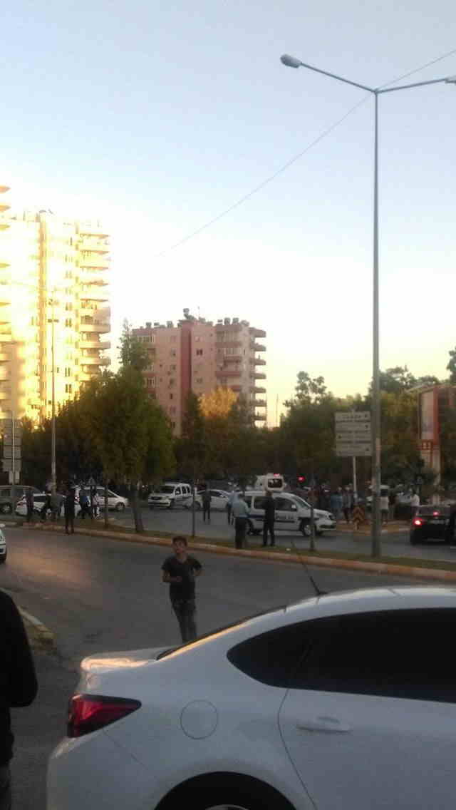 Polis avtomobili partladıldı -  12 polis yaralandı - FOTO