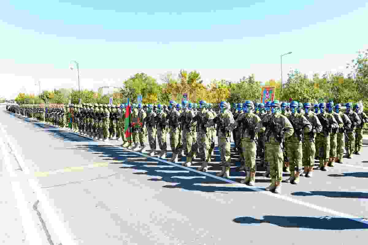 Naxçıvanda hərbi parad keçirilib - FOTOLAR