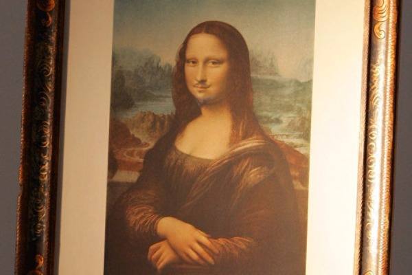 Bığlı Mona Lizanı SATDILAR