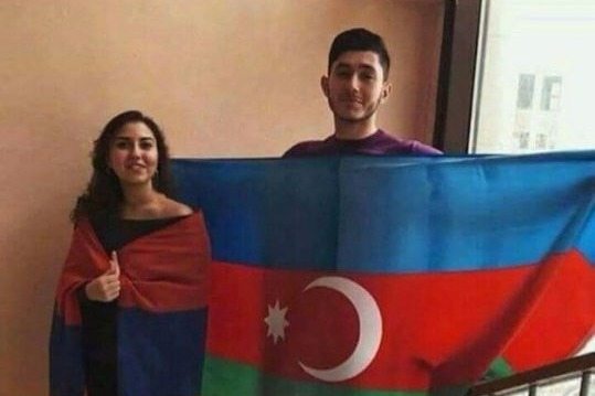  Azərbaycanlı gəncin erməni qızla fotosu yayıldı  - Onu topa tutdular - FOTO