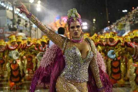Turizm şirkətindən QƏRİBƏ ADDIM:   120 nəfəri Həcc ziyarəti adı ilə Rio karnavalına apardı (FOTO)