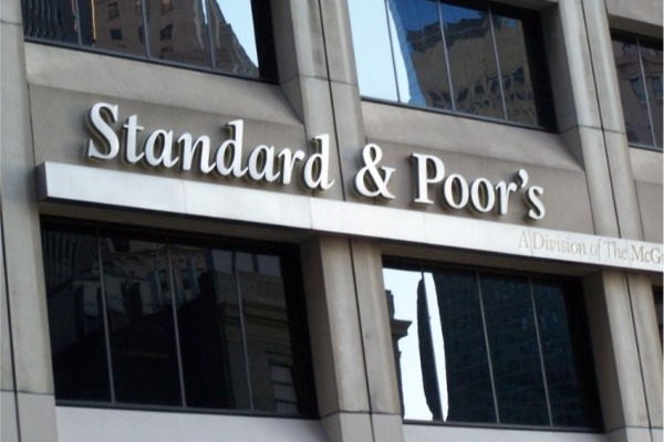 Standard & Poor&#39;s agentliyi Kapital Bankın reytinqini artırıb 
