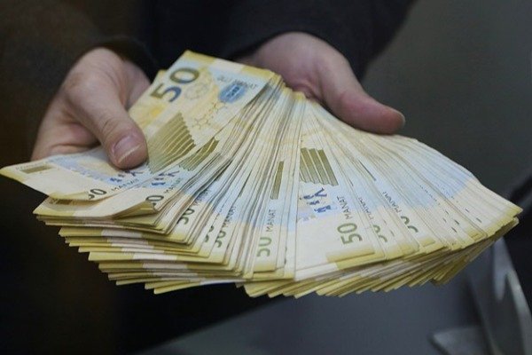 Biznesmenlərin 743 milyon manat borcu silindi 