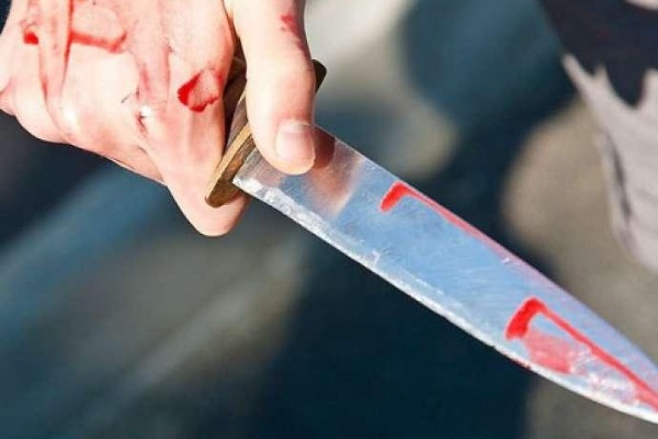 27 yaşlı gənc bıçaqlandı