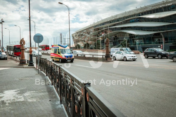 Koroğlu metro stansiyası qarşısındakı dayanacaq ləğv edilir  - FOTO