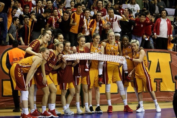 Qadın basketbolçular Avropa Kubokunu qazandı 
