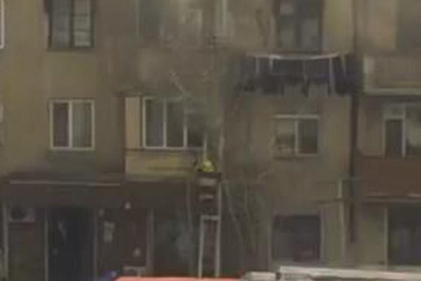 Bakıda yanan bina söndürüldü,   3 uşaq xilas edildi - YENİLƏNİB-FOTO