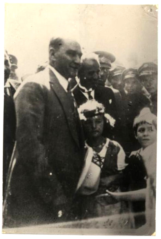  Atatürkün azərbaycanlılarla  TARİXİ FOTOSU