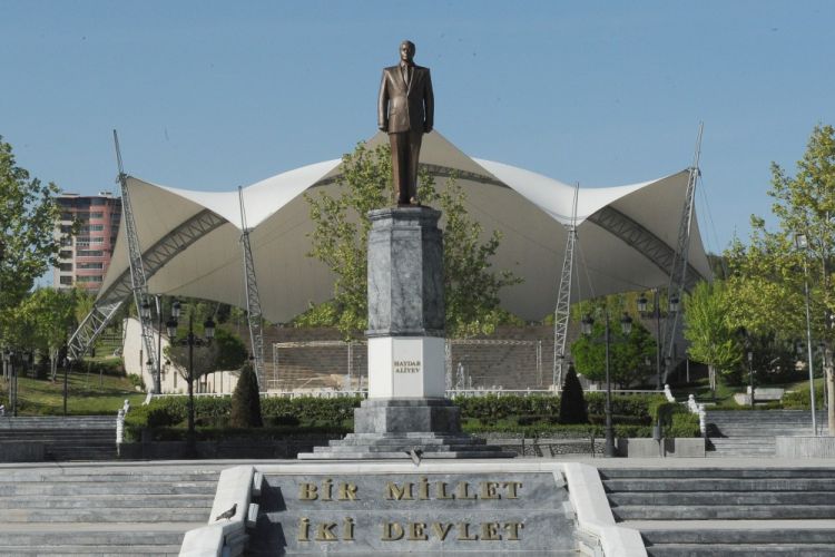 Prezident Ankarada Heydər Əliyev Parkıni ziyarət edib -  FOTO