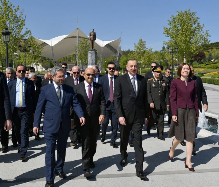 Prezident Ankarada Heydər Əliyev Parkıni ziyarət edib -  FOTO