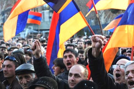 Ermənistanın tanınmış idmançıları etiraz aksiyalarına qoşulublar 