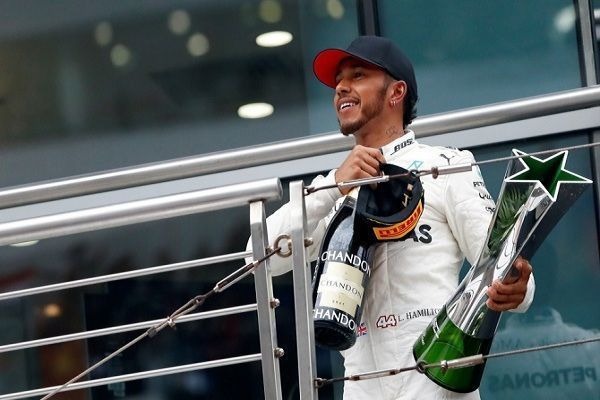 Hamilton Formula 1in   qalibi oldu 