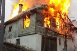 Bakıda 4 otaqlı ev yandı 