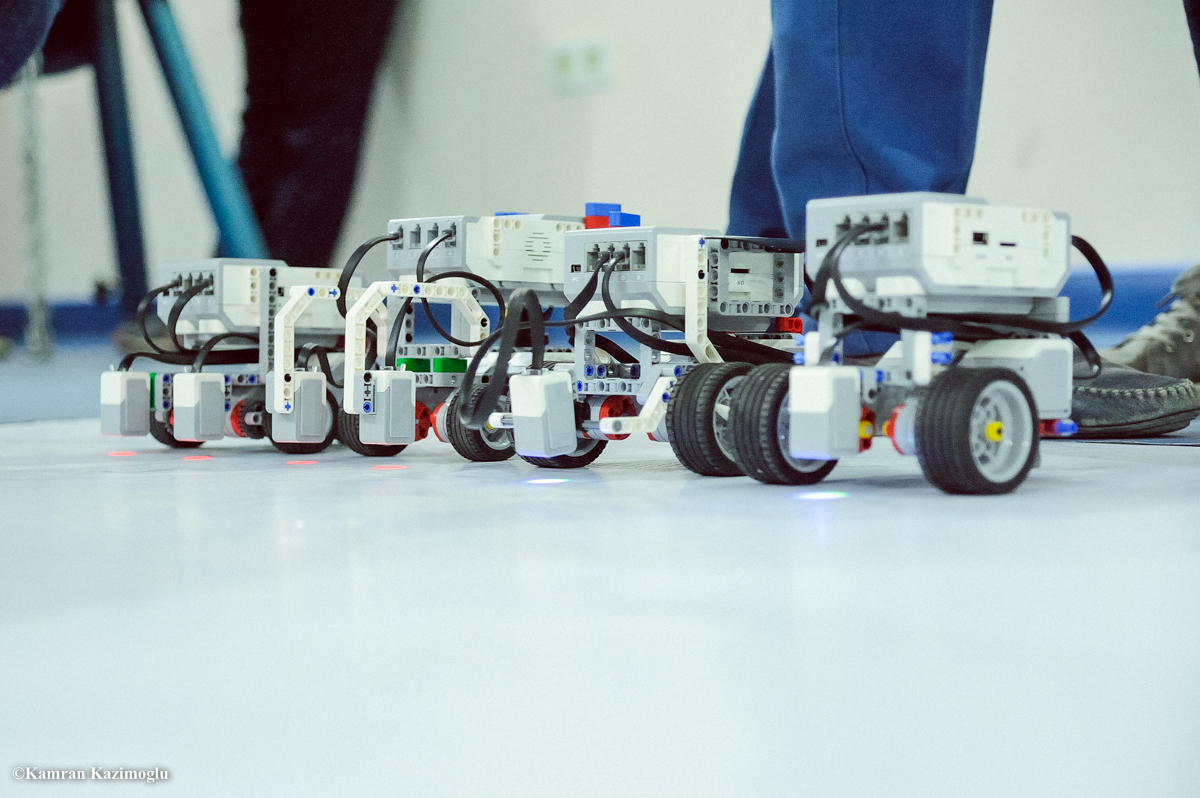 Qərbi Kaspi Universitetində robotlar yarışıb -  Fotolar