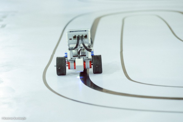 Qərbi Kaspi Universitetində robotlar yarışıb -  Fotolar