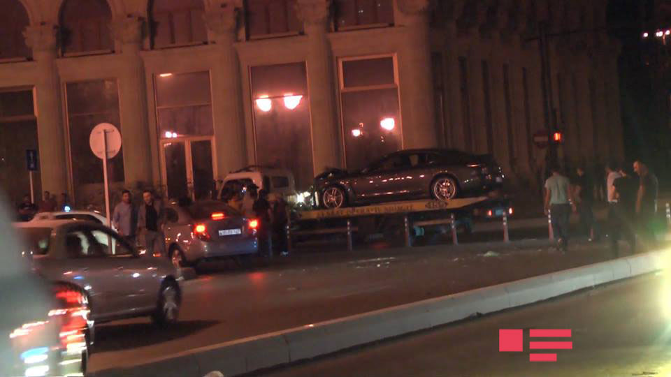 Bakıda QƏZA:   Porsche London Taxi ilə toqquşdu (VİDEO-FOTO)