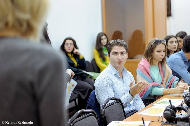 Qərbi Kaspi Universiteti magistrlarını işlə təmin edəcək    - FOTO