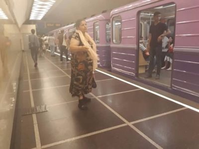 Bakı metrosunda HƏYƏCAN -  Hərəkət dayandı