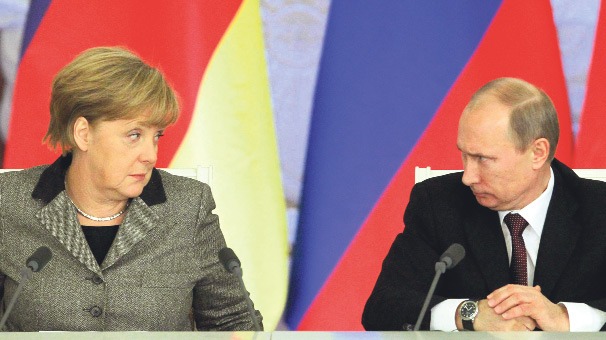 Putin Merkellə görüşdü 